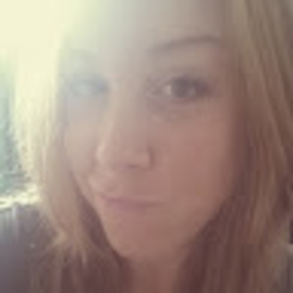 Meet your Posher, Selena - Picture 1 of 1